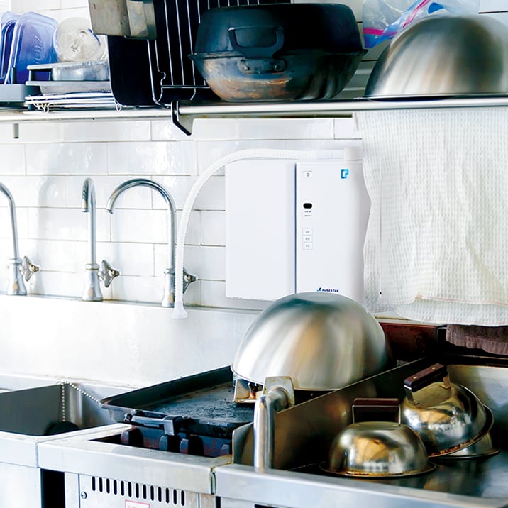 シンク上の壁に掛けられたCP-180