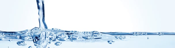 水面に落ちる水